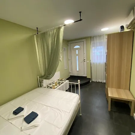 Apartment Nirvana's Compact Studio